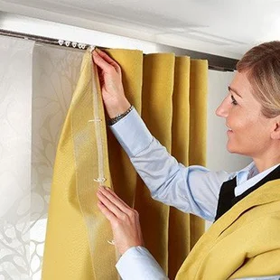 Vorhangstoffe - Decor-Union Service 051a professionelles aufhängen von Flächenvorhängen, Schiebegardinen und Gardinen, durch eine Raumausstatterin